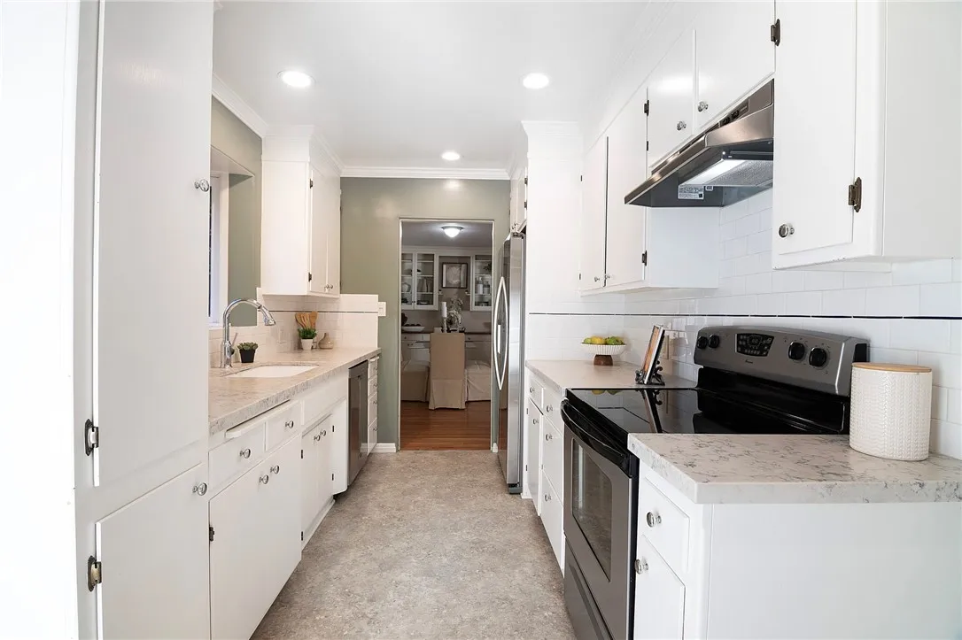 1324 W Morningside, Burbank, California 91506 home-pic-14